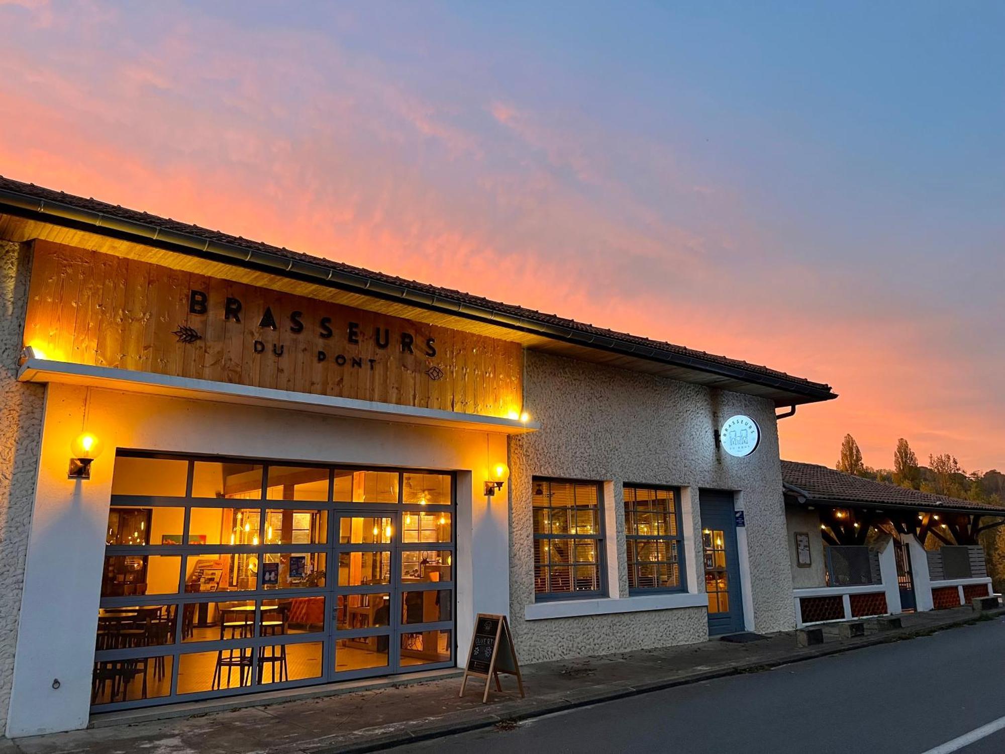 Brasseurs Du Pont - Microbrasserie Avec Chambres Siorac-en-Perigord Exterior photo